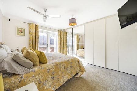 4 bedroom semi-detached bungalow to rent - Photo 5