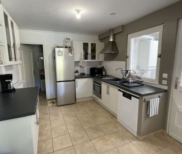 RARE ! A FAYET MAISON 3 CHAMBRES ET TERRASSE ARBOREE ET PARKING SEC... - Photo 4
