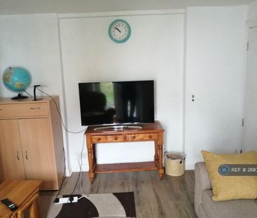 1 bedroom in a house share to rent - Photo 3