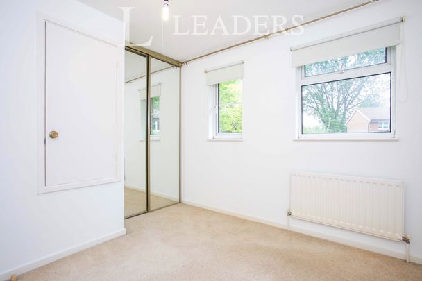 2 bedroom house to rent Wych Hill Park, Woking, GU22 - Photo 1