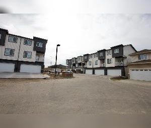 3 Bed 2.5 Bath Dbl Garage Balcony Townhouse For Rent Leduc - Photo 3