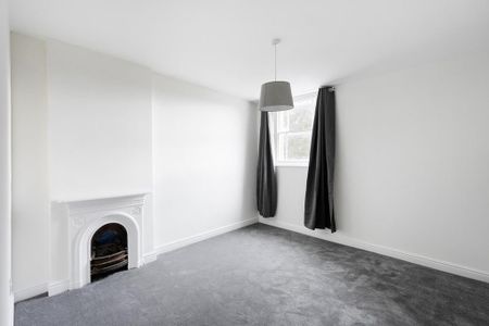 3 bedroom flat to rent - Photo 2