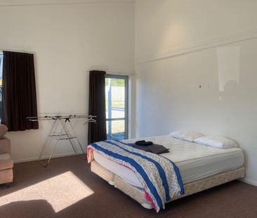 Easy-care staff accommodation - Photo 2