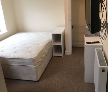 4 Highfields, Huddersfield, HD1 - Photo 3