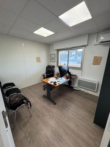 Location Appartement 3 pièces 64m² DECINES CHARPIEU 69150 - Photo 3