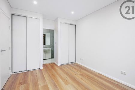 Stunning Newly Renovated Apartment – Extremely Private & Central Location - Photo 3