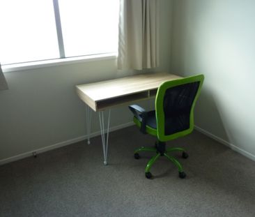 Furnished studio unit ready for the discerning tenant. - Photo 1