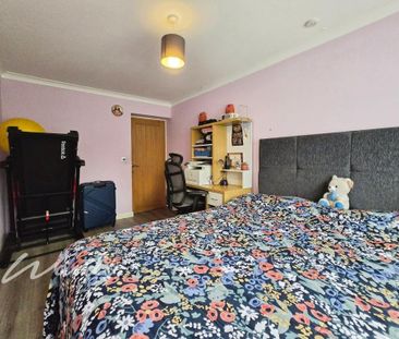 4 bedroom end of terrace house to rent - Photo 3