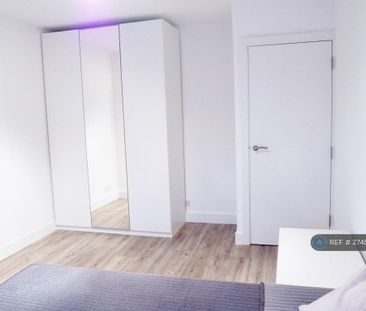 1 bedroom in a house share to rent - Photo 4