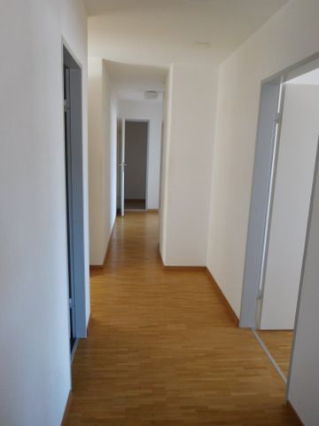 Grosszügige 3-Zimmerwohnung in ruhigem Quartier - Photo 2