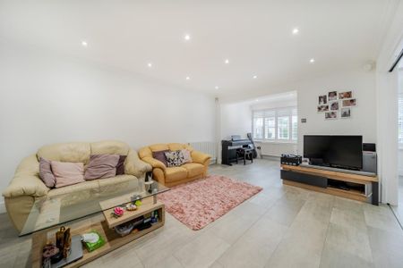 3 bedroom terraced house to rent - Photo 3