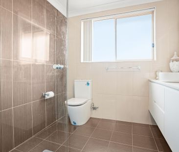 Stylish Fully Renovated Duplex in Prime Fairfield Heights Location - Photo 4