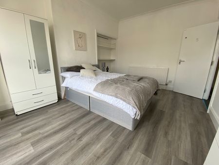 4 Bed Terraced House, Villiers Road, BS5 - Photo 3