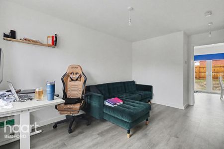 2 bedroom semi-detached house to rent - Photo 3