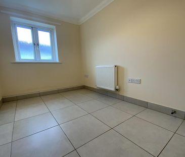 2 bedroom end of terrace house to rent - Photo 4