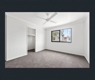 Modern 3 Storey Townhouse - Photo 1