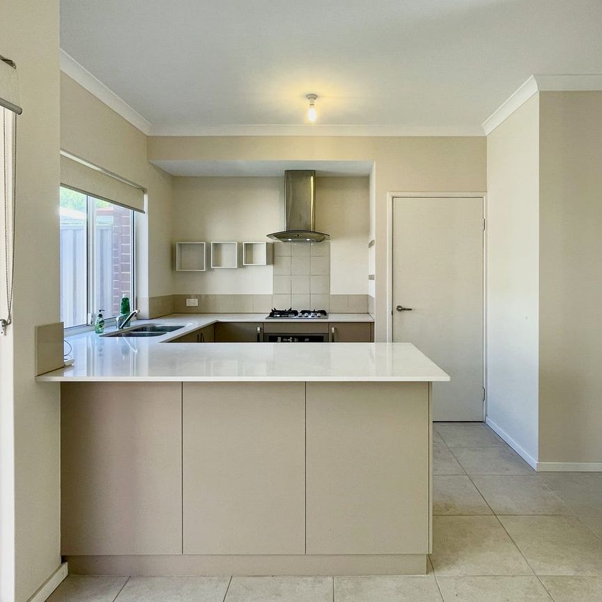 Available Now! Light-Filled Villa with Private Courtyard, Covered Patio & Garage - Photo 1