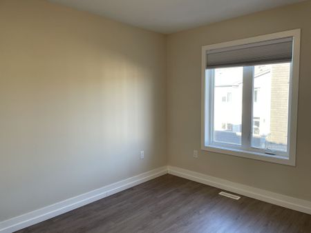 For Lease - 1960 Dalmagarry Road Unit# 52, London North, Ontario - Photo 5