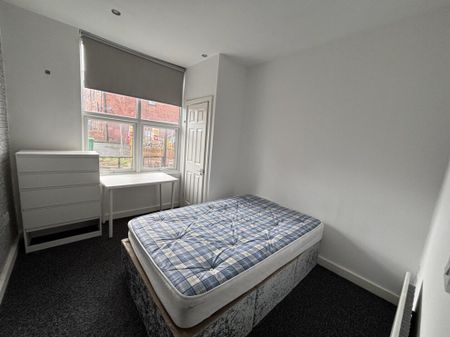 flat 1 185 Kirkstall Lane, Leeds, LS6 3EJ - Photo 3