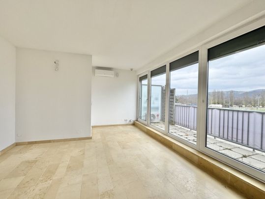 PARKBLICK! SCHÖNE 2-ZIMMER-WOHNUNG + GROSSER TERRASSE - Photo 1