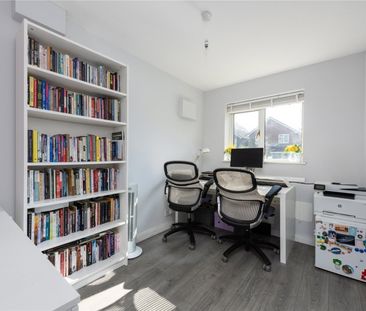 Snowdrop Way, Woking - 4 bedrooms Property for lettings - Seymours - Photo 4