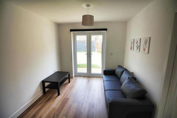 1 bedroom in a house share to rent - Photo 1