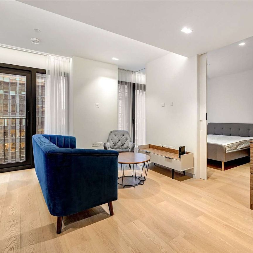 Modern one bed apartment in the sought after Southbank Place development close to Waterloo Station. - Photo 1