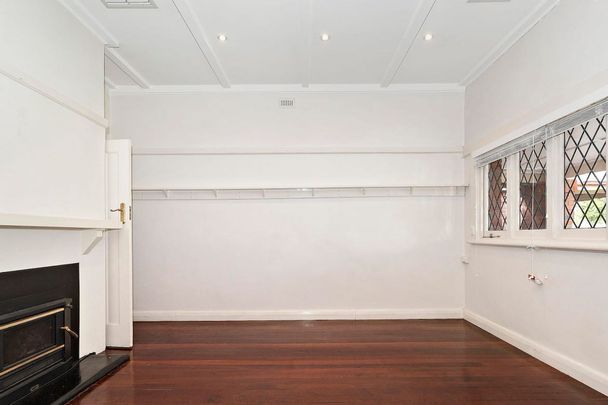 18 Euston Avenue, Highgate. - Photo 1