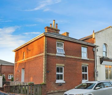 Station Road, Netley Abbey, SO31 - Photo 1