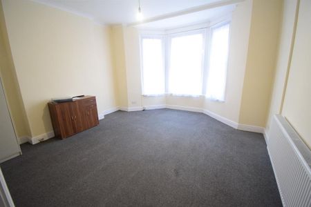 1 bedroom ground floor flat to rent - Photo 4