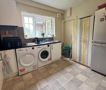 3 bedroom flat to rent - Photo 2