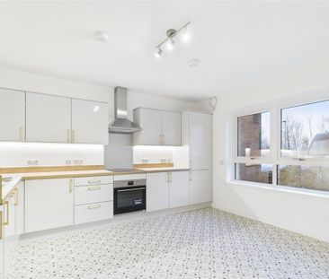 3 bedroom maisonette to rent - Photo 3