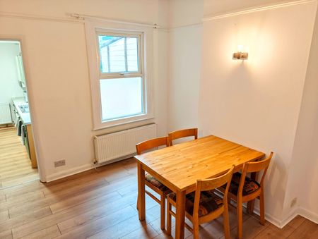 Room in a Shared House, Wilton Road, RG30 - Photo 2