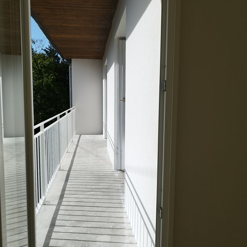 Appartement lumineux et calme composé d'un séjour avec balcon et 2 chambres. - Photo 1