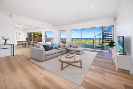 Coastal family living in the heart of Collaroy - Photo 2