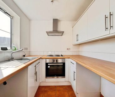 Falcon Avenue, Grays, RM17 - Photo 4