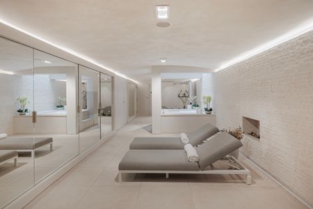 Two-bedroom pied de terre in Knightsbridge - Photo 2
