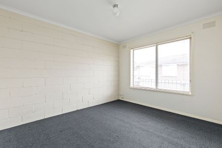 One bedroom unit - Photo 4