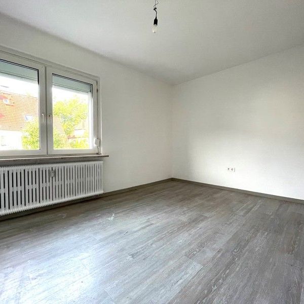 Besondere 4-Zimmer Wohnung mit eigener Terrasse und Gemeinschaftsgarten! - Photo 1