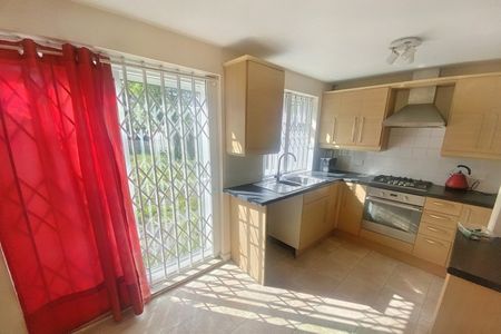 4 Bed Semi-Detached House, Windsor Road, HA3 - Photo 2
