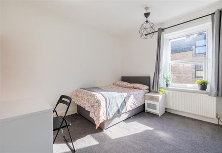 2 bedroom private hall to rent - Photo 2