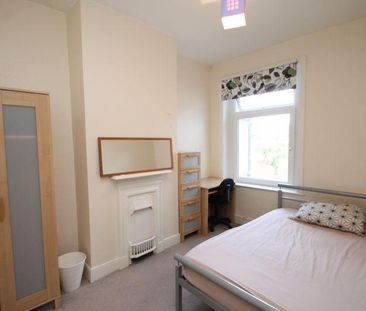 4 bedroom terraced house to rent - Photo 2