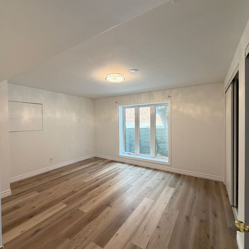 For Lease - 41 Broadbridge Drive Unit# Unit 2, Toronto, Ontario - Photo 1