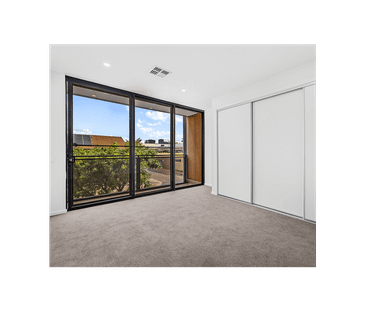 Stylish and Contemporary Townhouse in the Heart of Adelaide - Photo 1