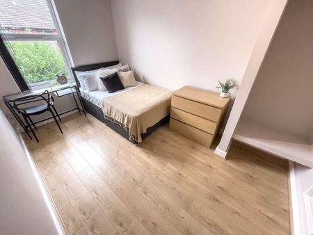 Esher Road, L6 - Photo 4