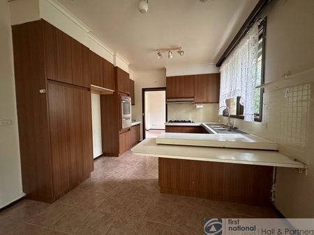 42 William Perry Close, Endeavour Hills - Photo 5