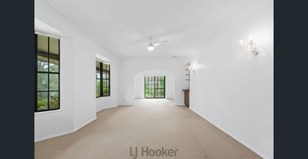 Big on Space! Five Bedrooms, Double Garage & Huge Workshop - Photo 2