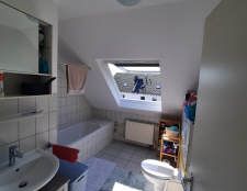 Gemütlichkeit und Zentrumsnähe vereint! - Moderne und helle Dachgeschosswohnung - Foto 1