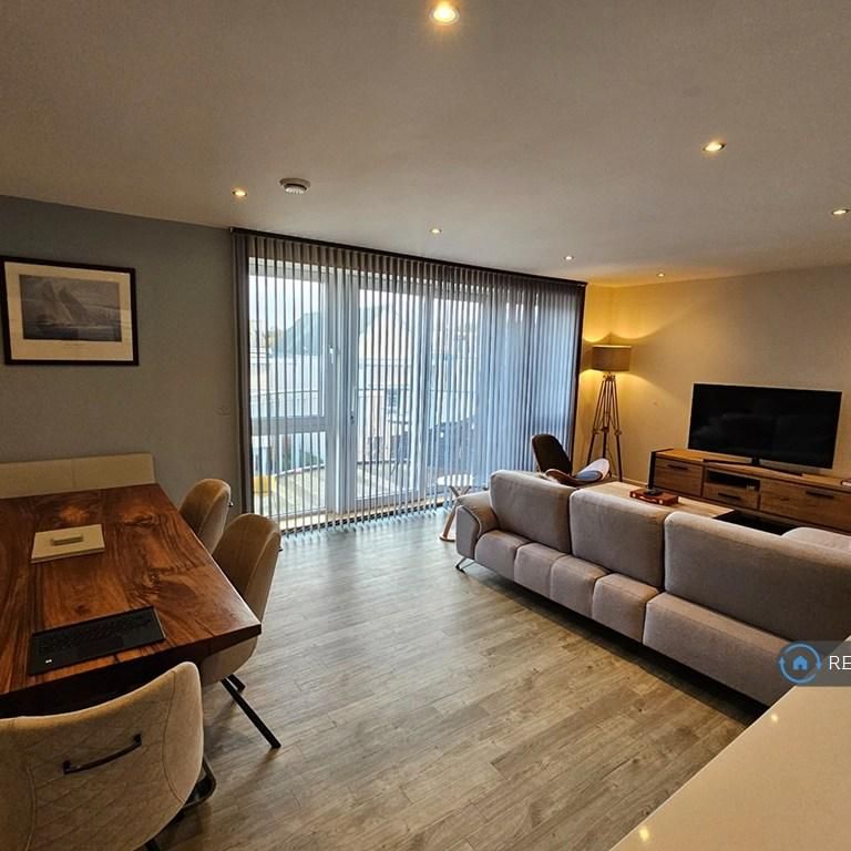 2 bedroom flat to rent - Photo 1