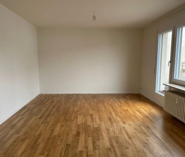 Renovierte 1-Zimmer Attikawohnung mit Dachterrasse im Gundeli - Photo 1